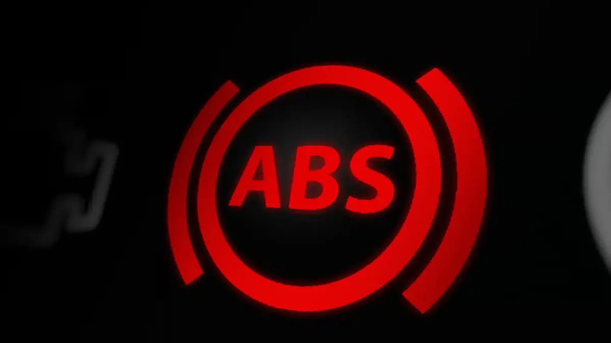 فعال شدن ABS هنگام ترمزگیری